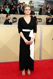 Taylor Schilling feet photo thumbnail