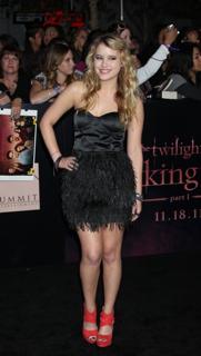 Taylor Spreitler feet photo thumbnail