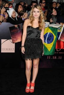 Taylor Spreitler feet photo thumbnail