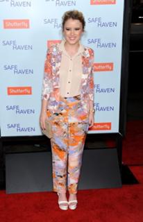 Taylor Spreitler feet photo thumbnail