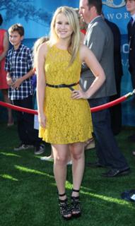 Taylor Spreitler feet photo thumbnail