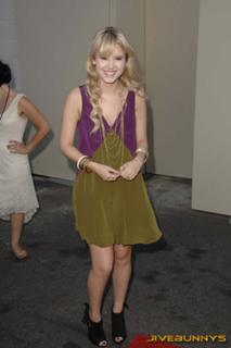 Taylor Spreitler feet photo thumbnail