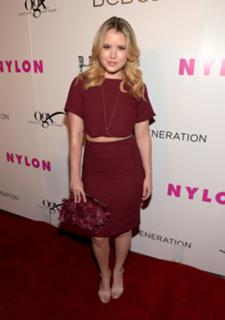 Taylor Spreitler feet photo thumbnail