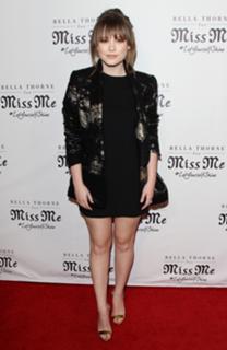 Taylor Spreitler feet photo thumbnail
