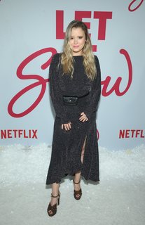 Taylor Spreitler feet photo thumbnail