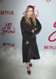 Taylor Spreitler feet photo thumbnail