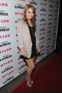 Taylor Spreitler feet photo thumbnail
