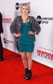 Taylor Spreitler feet photo thumbnail