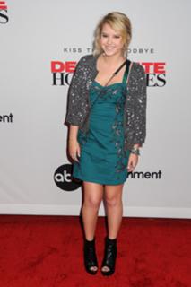 Taylor Spreitler feet photo thumbnail