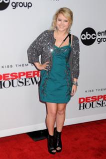 Taylor Spreitler feet photo thumbnail