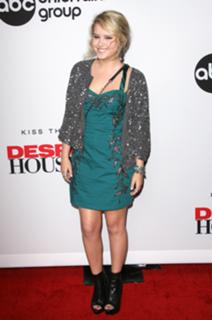 Taylor Spreitler feet photo thumbnail