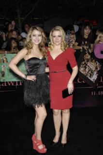 Taylor Spreitler feet photo thumbnail