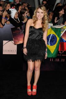 Taylor Spreitler feet photo thumbnail