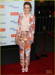 Taylor Spreitler feet photo thumbnail