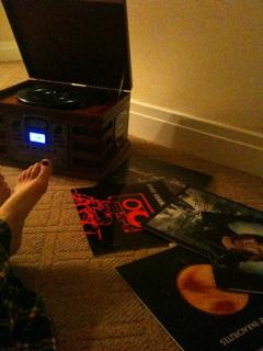Taylor Swift feet photo thumbnail