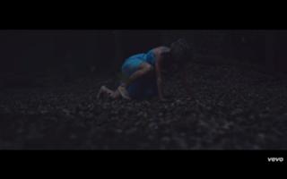 Taylor Swift feet photo thumbnail
