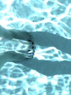 Taylor Swift feet photo thumbnail