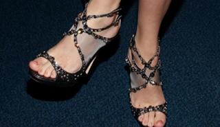 Taylor Swift feet photo thumbnail