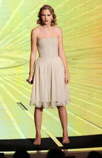 Taylor Swift feet photo thumbnail