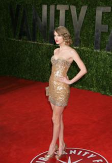 Taylor Swift feet photo thumbnail