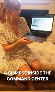 Taylor Swift feet photo thumbnail