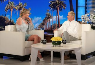 Taylor Swift feet photo thumbnail