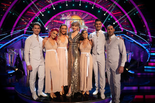 Taylor Swift feet photo thumbnail