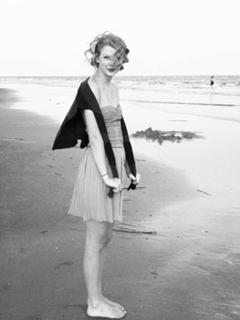 Taylor Swift feet photo thumbnail