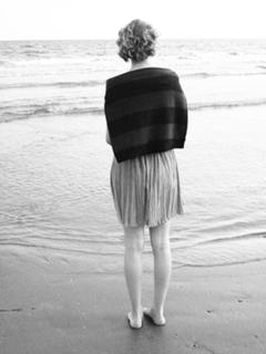 Taylor Swift feet photo thumbnail