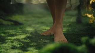 Taylor Swift feet photo thumbnail