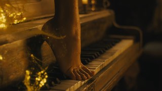Taylor Swift feet photo thumbnail