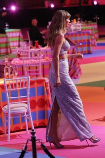 Taylor Swift feet photo thumbnail