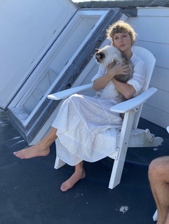 Taylor Swift feet photo thumbnail