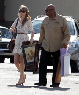 Taylor Swift feet photo thumbnail