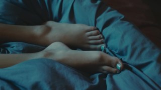 Taylor Swift feet photo thumbnail