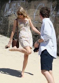 Taylor Swift feet photo thumbnail