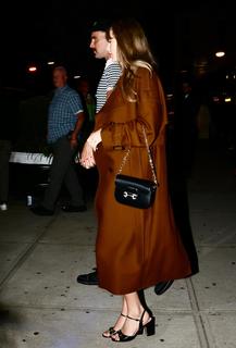 Taylor Swift feet photo thumbnail