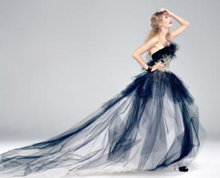 Taylor Swift feet photo thumbnail