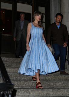 Taylor Swift feet photo 14