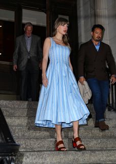 Taylor Swift feet photo 13