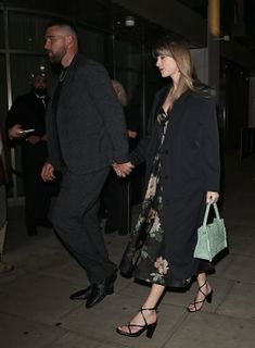 Taylor Swift feet photo 5
