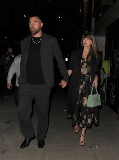 Taylor Swift feet photo 4