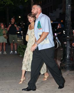 Taylor Swift feet photo 3