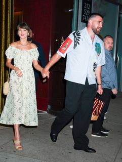 Taylor Swift feet photo 2