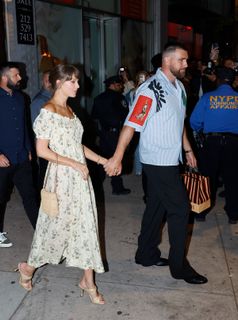Taylor Swift feet photo 1