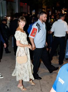Taylor Swift feet photo 20