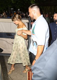 Taylor Swift feet photo 17