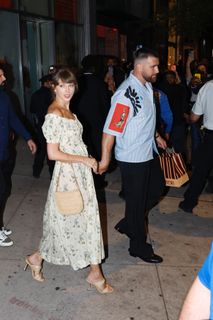 Taylor Swift feet photo 16