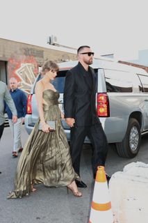 Taylor Swift feet photo 12