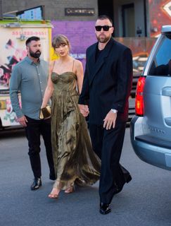 Taylor Swift feet photo 10